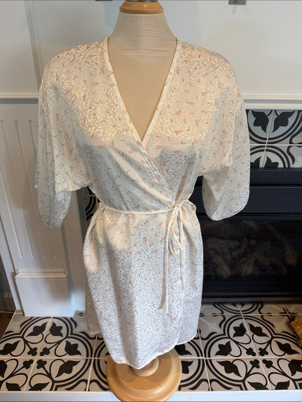 Women's Cream Floral Wrap Robe - Elegant Lightweight Sleepwear